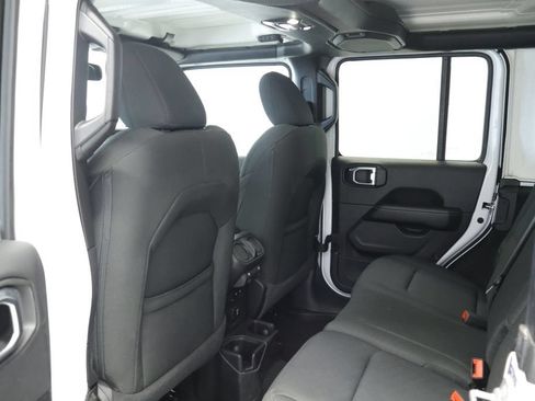 Used 2021 Jeep Wrangler Unlimited Sahara AWD/4WD image 17