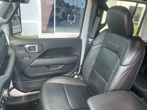 Used 2023 Jeep Wrangler Unlimited Sahara AWD/4WD image 30