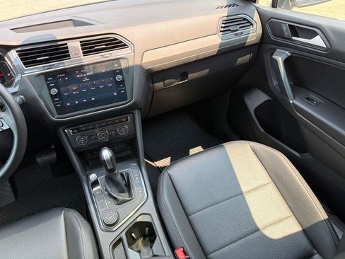 Used 2020 Volkswagen Tiguan SEL AWD/4WD image 22