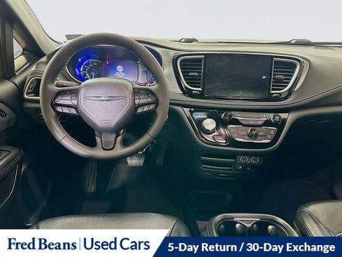 Used 2022 Chrysler Pacifica Touring-L w/ S Appearance Package image 23