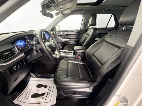 Used 2023 Ford Explorer XLT AWD/4WD image 21