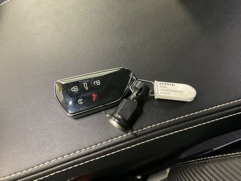 Used 2025 Volkswagen Atlas Cross Sport SE image 22