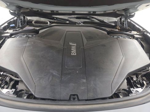 Used 2023 BMW i7 xDrive60 AWD/4WD image 12