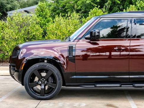 New 2026 Land Rover Defender 130 X-Dynamic SE AWD/4WD image 13
