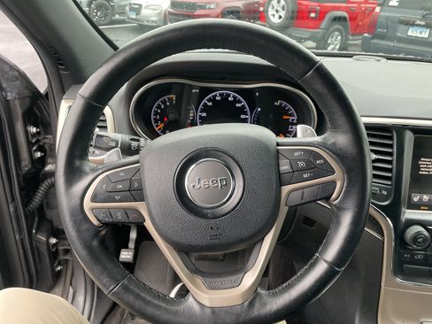 Used 2015 Jeep Grand Cherokee Limited w/ Luxury Group II image 41