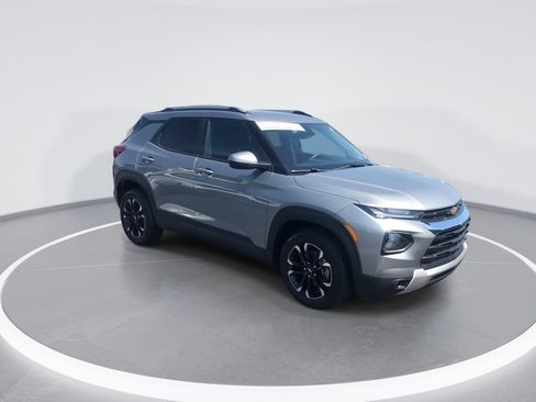 Used 2023 Chevrolet TrailBlazer LT FWD image 2