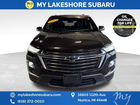 Used 2023 Chevrolet Traverse LT image 2