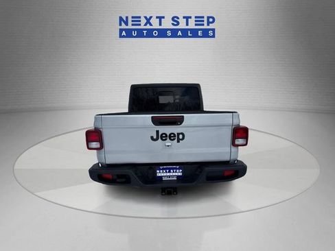 Used 2022 Jeep Gladiator Willys image 7