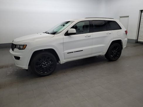 Used 2019 Jeep Grand Cherokee Altitude AWD/4WD image 2