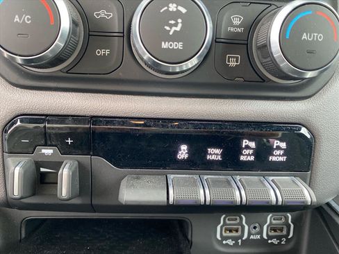 Used 2023 RAM 1500 Big Horn AWD/4WD image 14