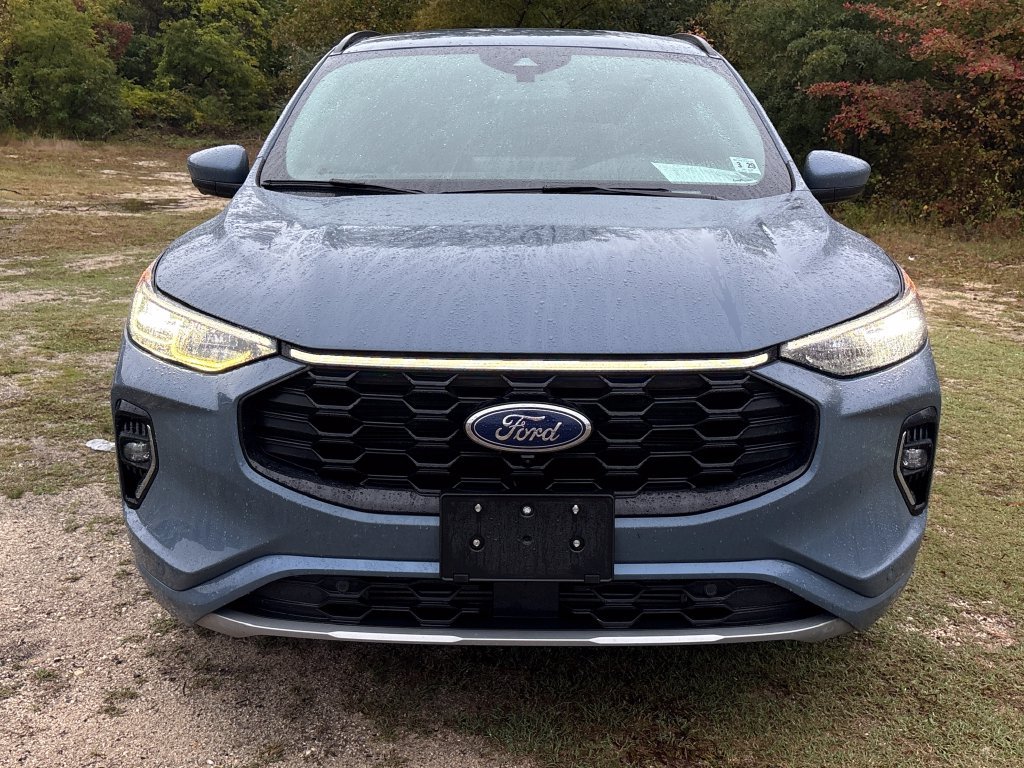 Certified 2023 Ford Escape ST-Line Elite AWD/4WD image 3