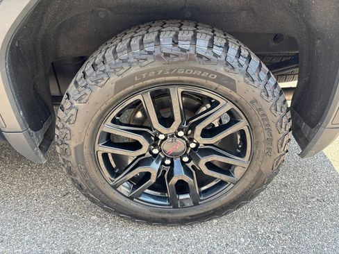 Used 2021 GMC Sierra 1500 Elevation w/ X31 Off-Road Package AWD/4WD image 9