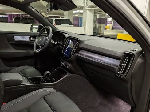 Certified 2023 Volvo XC40 Recharge Ultimate image 21