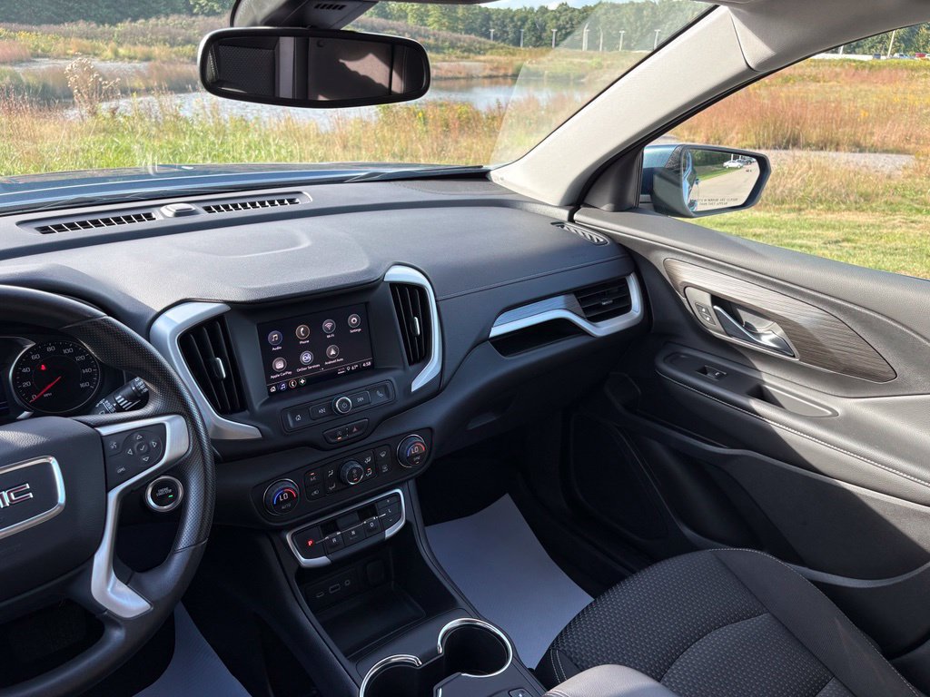 Used 2024 GMC Terrain SLE w/ Driver Convenience Package FWD image 43