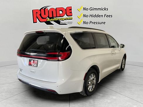 Used 2022 Chrysler Pacifica Touring image 7