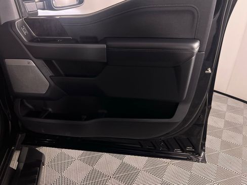 Used 2025 Ford F350 Lariat w/ Black Appearance Package image 36