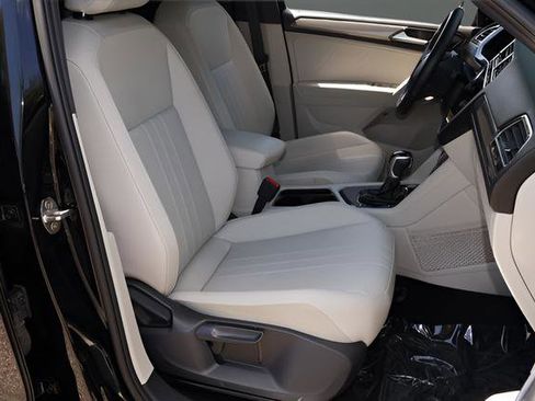 Certified 2023 Volkswagen Tiguan SE R-Line image 20