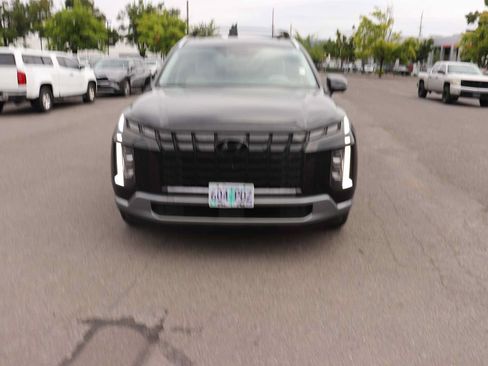 Used 2023 Hyundai Palisade Limited w/ Winter Package AWD/4WD image 2