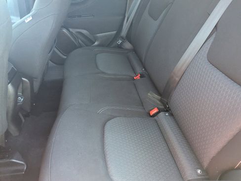 Used 2021 Jeep Renegade Latitude image 15