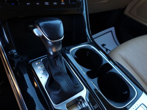 Used 2022 Kia Carnival EX image 12