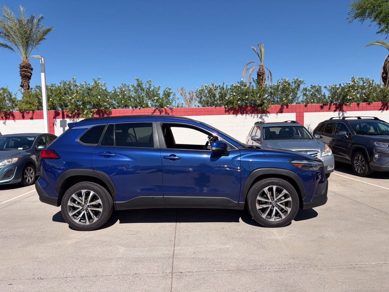 Used 2023 Toyota Corolla Cross XLE FWD image 3