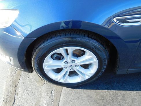 Used 2017 Ford Taurus SE image 17