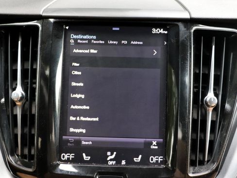 Used 2018 Volvo XC60 T5 Momentum w/ Vision Package image 21