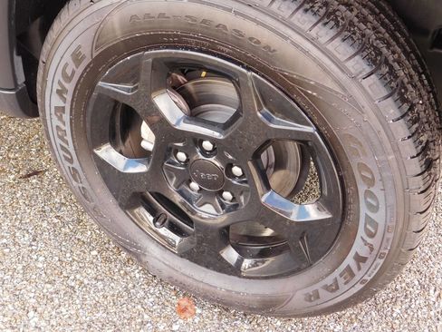 Used 2023 Jeep Compass Trailhawk image 9