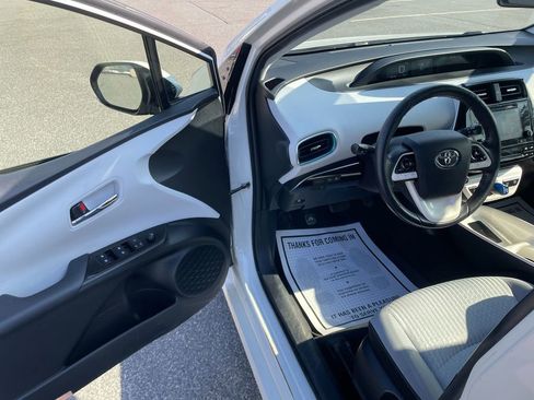 Used 2018 Toyota Prius Three image 10
