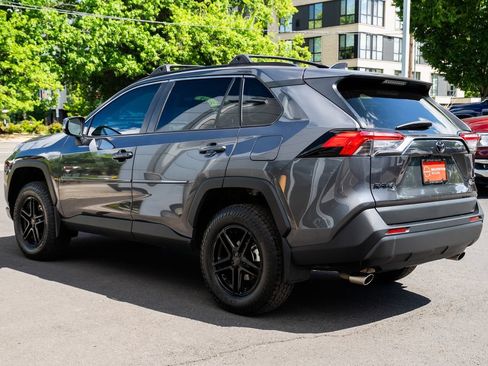 Used 2022 Toyota RAV4 XLE w/ XLE Grade Weather Package AWD/4WD image 4