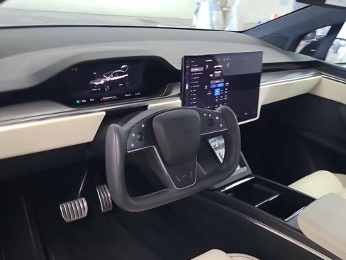 Used 2022 Tesla Model X Plaid AWD/4WD image 2