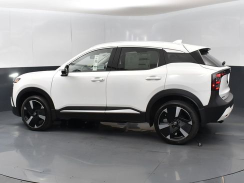 New 2025 Nissan Kicks SR image 5