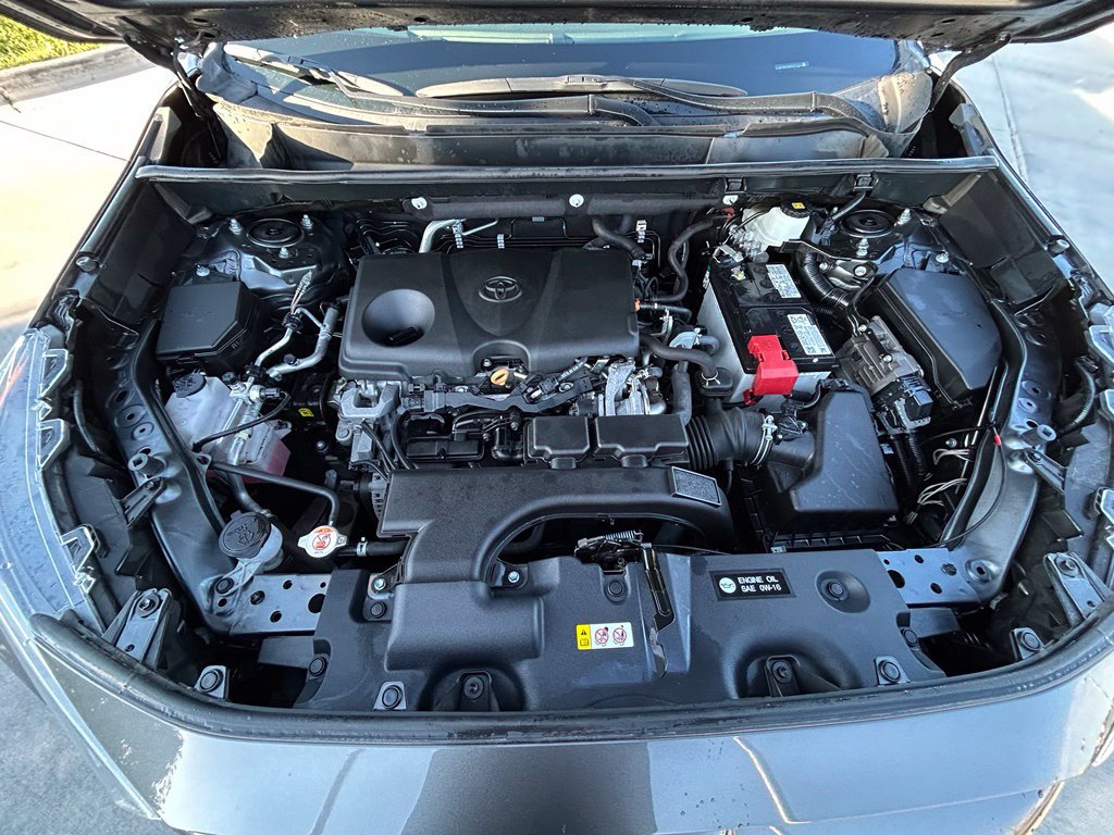 Used 2021 Toyota RAV4 XLE AWD/4WD image 33
