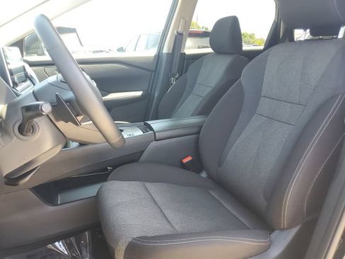 Used 2025 Nissan Rogue SV FWD image 23