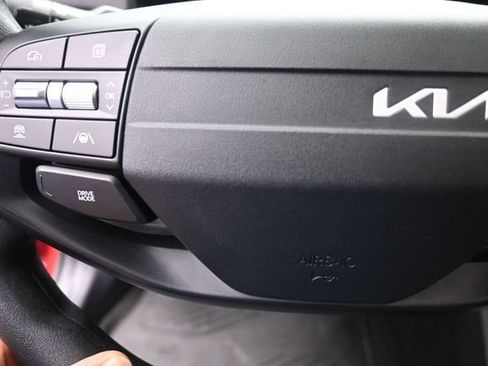 Used 2025 Kia K4 FWD image 15
