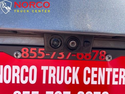 Used 2019 Cadillac Escalade ESV Luxury image 16