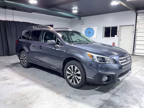 Used 2017 Subaru Outback 2.5i Limited image 2