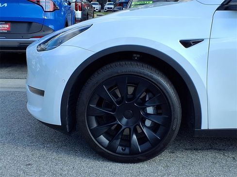 Used 2023 Tesla Model Y Long Range image 12