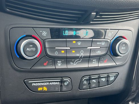 Used 2018 Ford Escape Titanium w/ Ford Safe & Smart Package image 21