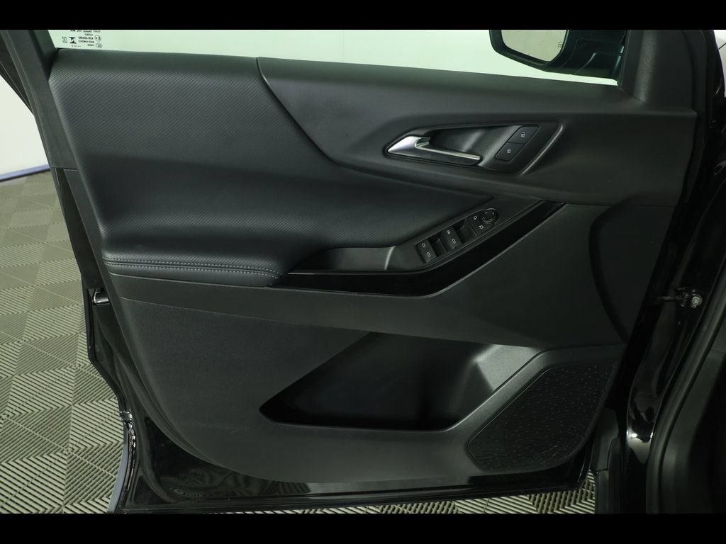 Used 2025 Chevrolet Equinox LT FWD image 18