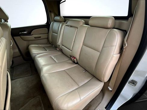 Used 2013 Chevrolet Avalanche LTZ image 27