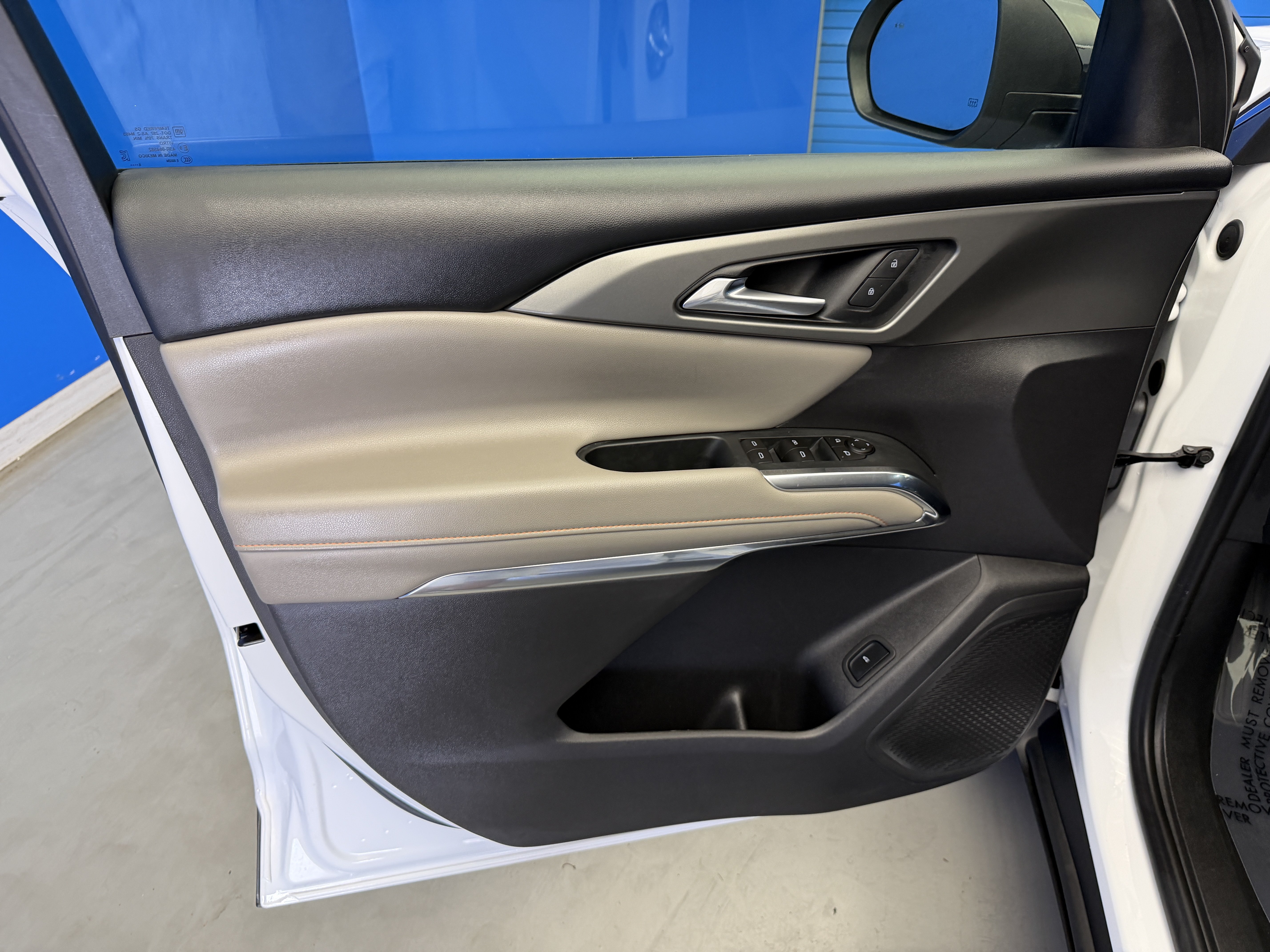Used 2026 Chevrolet Traverse LT w/ Driver Confidence Package FWD image 9