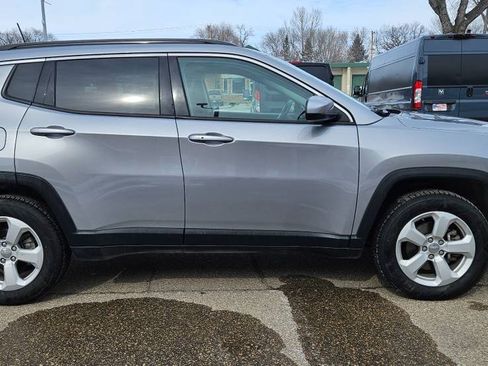 Used 2019 Jeep Compass Latitude AWD/4WD image 4