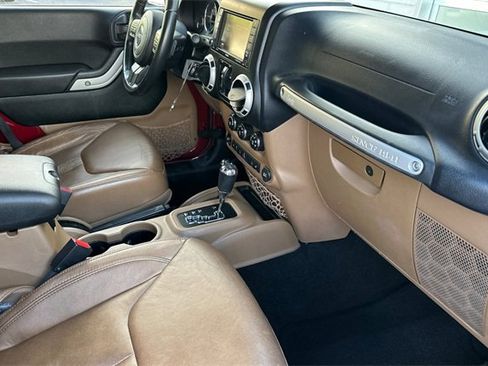 Used 2013 Jeep Wrangler Unlimited Sahara w/ Connectivity Group image 15