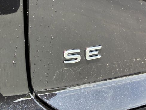 Used 2025 Volkswagen Atlas Cross Sport SE FWD image 11