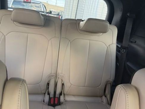Used 2023 Jeep Grand Cherokee L Limited RWD image 9