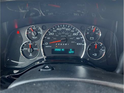 Used 2022 GMC Savana 2500 w/ Enhanced Convenience Package RWD image 31