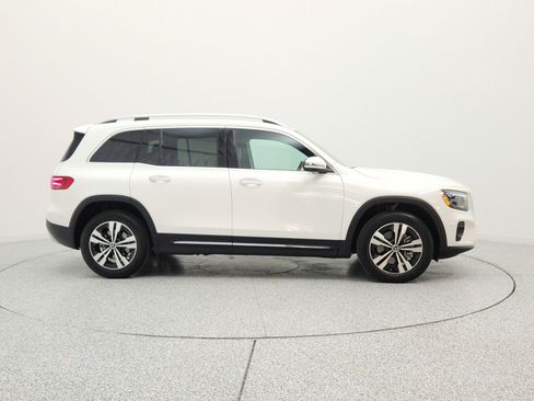 Used 2025 Mercedes-Benz GLB 250 image 4