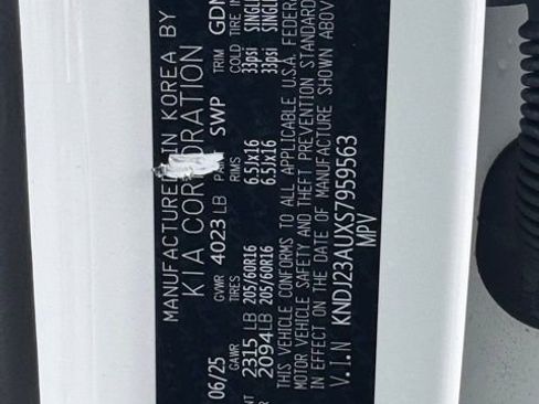 Certified 2025 Kia Soul LX image 14