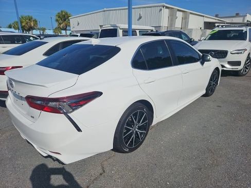Used 2021 Toyota Camry SE FWD image 4